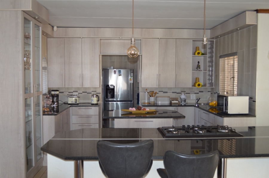 To Let 4 Bedroom Property for Rent in Doringkruin North West